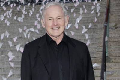 Victor Garber Net Worth, Age, Height, Bio, Birthday, Wiki!