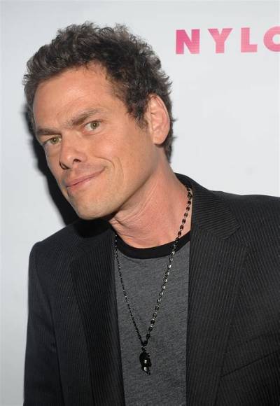 Vince Offer - Net Worth, Age, Height, Birthday, Bio, Wiki!