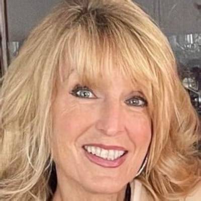 Wendelin Van Draanen - Net Worth, Age, Height, Birthday, Bio, Wiki!