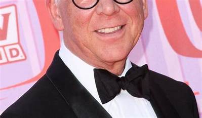 William Christopher Net Worth, Age, Height, Bio, Birthday, Wiki!