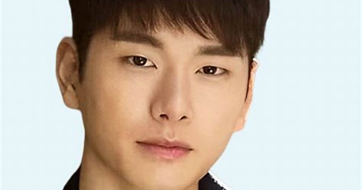 Yi Long Net Worth, Age, Height, Bio, Birthday, Wiki!