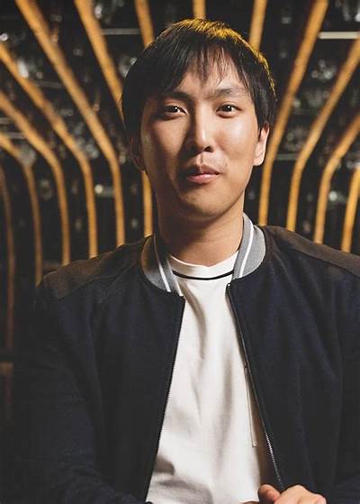 Yiliang Peng - Net Worth, Age, Height, Birthday, Bio, Wiki!