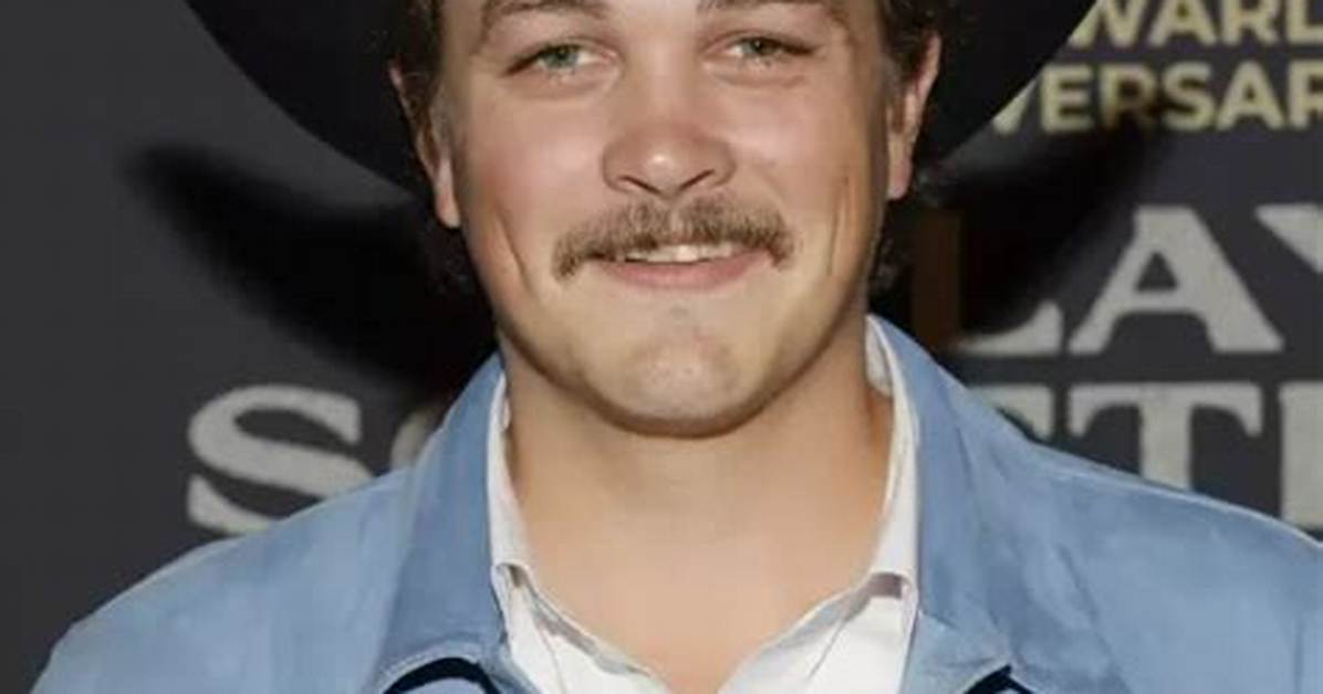 Zach Rogers - Net Worth, Age, Height, Birthday, Bio, Wiki!
