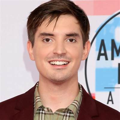 Zach Sang Net Worth, Age, Height, Bio, Birthday, Wiki!