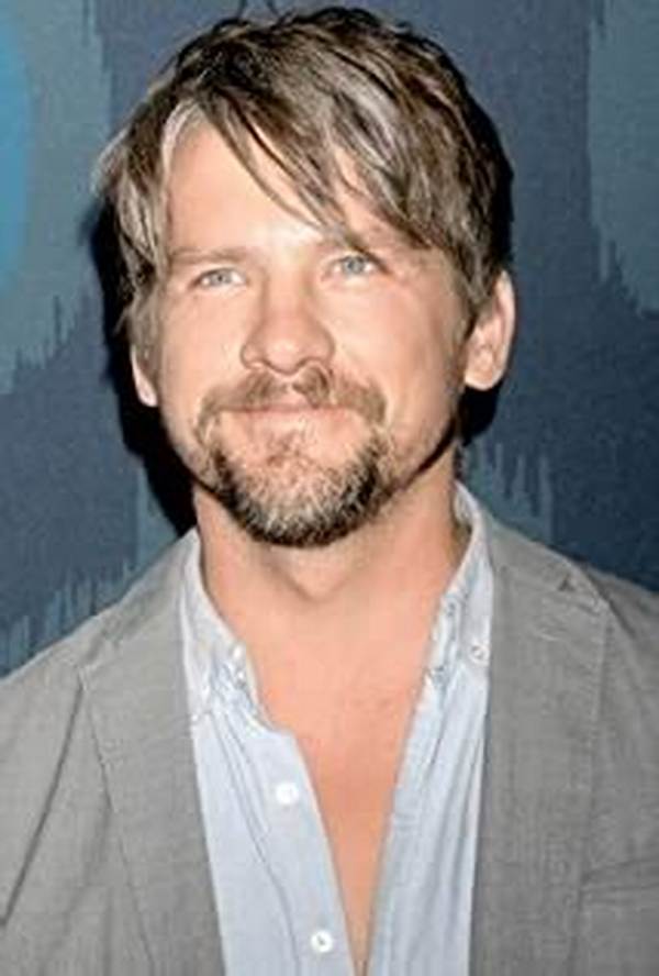 Zachary Knighton Net Worth, Age, Height, Bio, Birthday, Wiki!