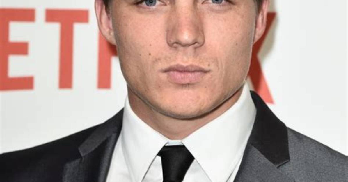 Zane Holtz - Net Worth, Age, Height, Birthday, Bio, Wiki!