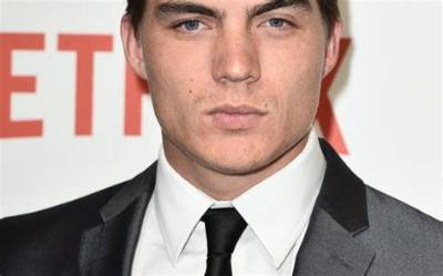 Zane Holtz - Net Worth, Age, Height, Birthday, Bio, Wiki!