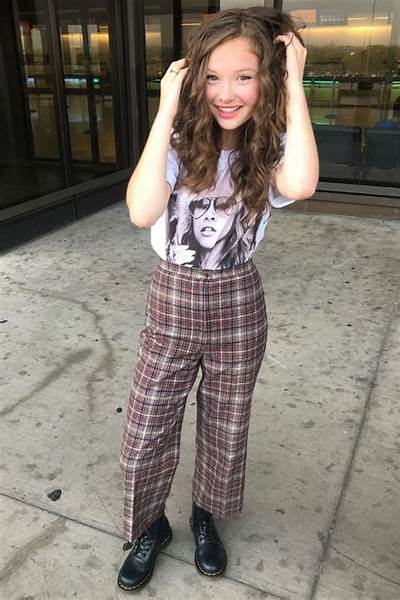 Zoe Colletti Net Worth, Age, Height, Bio, Birthday, Wiki!